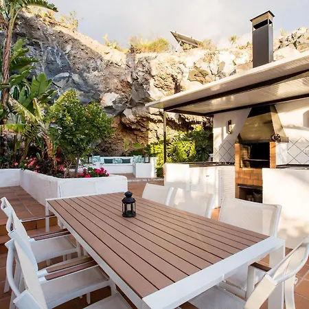 With Heated Private Pool And Exotic Garden فيلة